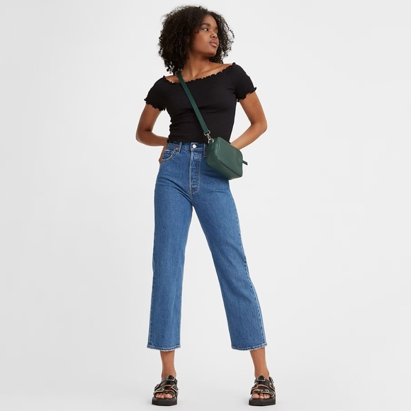 sallisingleton's tweet image. So good I had to share! Check out all the items I'm loving on @Poshmarkapp #poshmark #fashion #style #shopmycloset #levis #hudsonjeans: posh.mk/CEHUuP17pBb