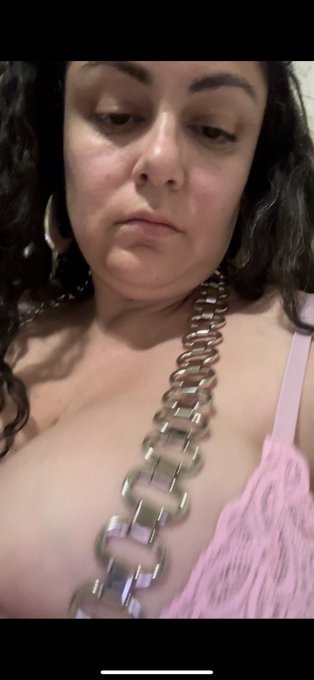 Cold metal feels good #cougar #latina #spicy https://t.co/9cBwGSNNSb<a href="/tag/cougar"class="tags">#cougar</a><a href="/tag/latina"class="tags">#latina</a><a href="/tag/spicy"class="tags">#spicy</a>