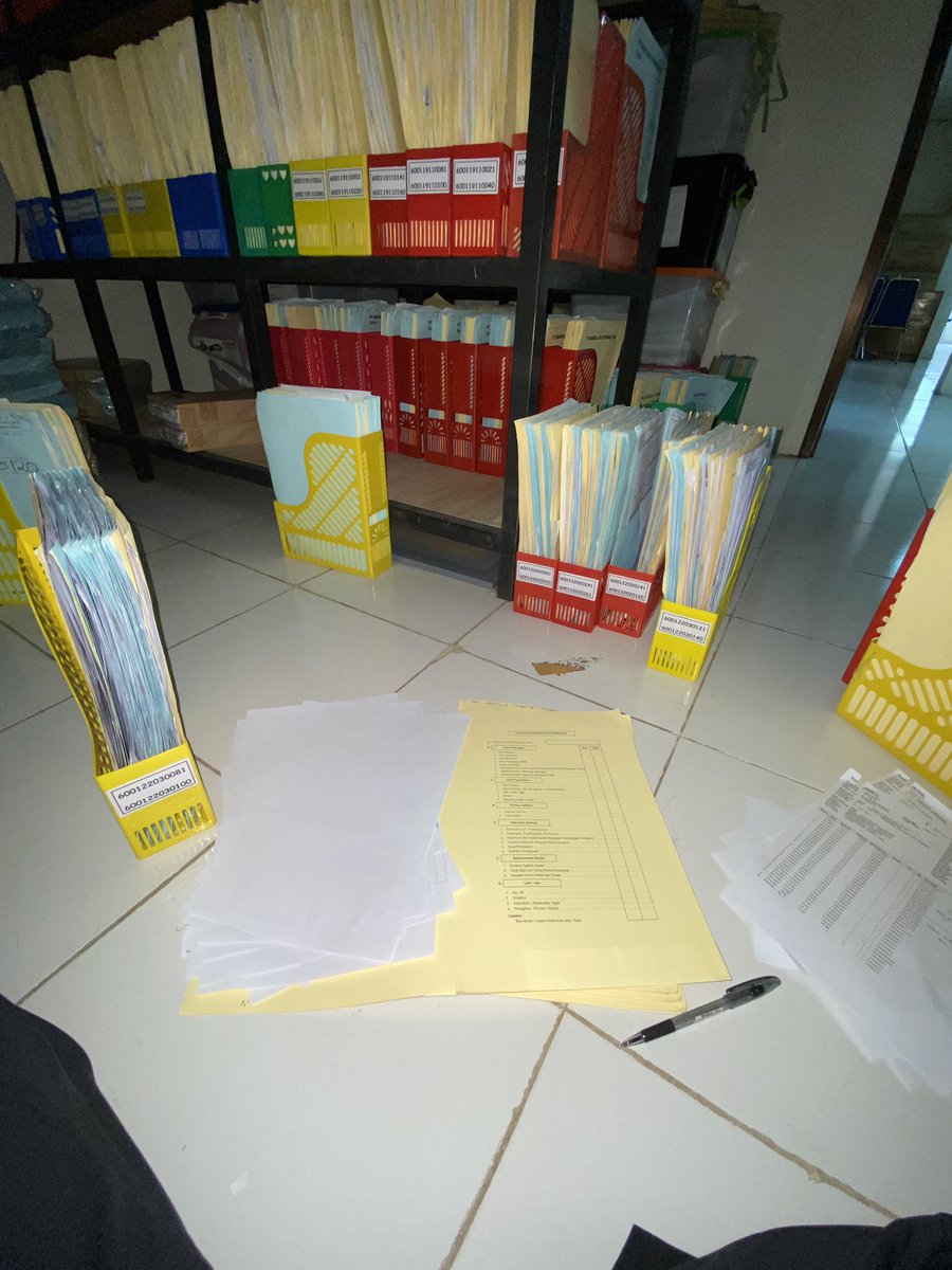 risnaat's tweet photo. POV dah mau out masih kerja keras ngikut kemauannya mak lampir 🧙🏿‍♀️🧙🏿‍♀️🧙🏿‍♀️ https://t.co/bhk3lqigZu