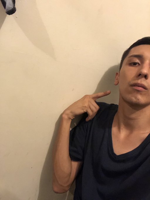 Saludos, aqu&iacute; sin nada que hacer, dejen contesto mensajes, quiero una novea, novia https://t.co/bh4R