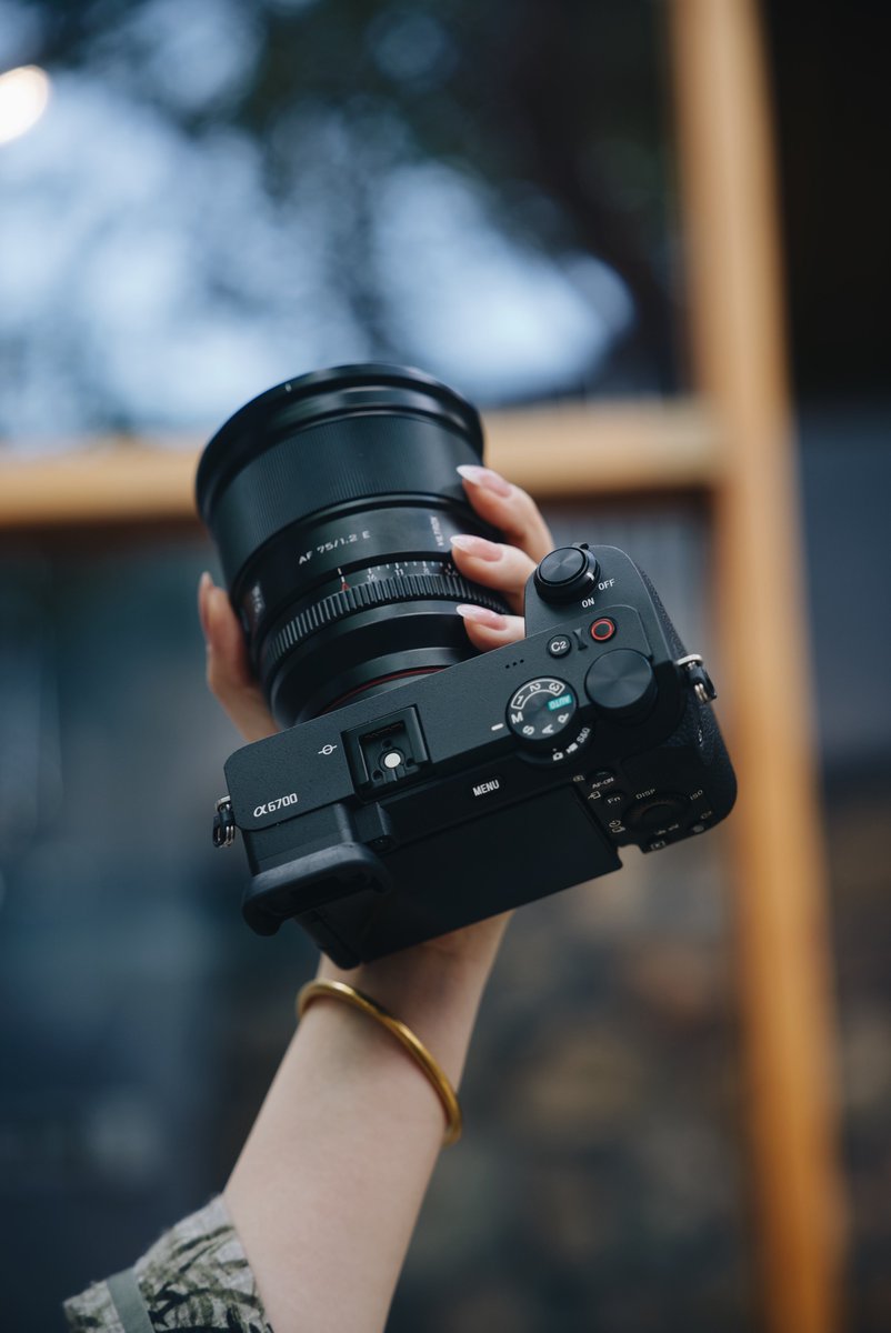 ViltroxOfficial's tweet photo. SONY A6700โViltrox AF 75mm F1.2 E Pro ๐ฅ๐ฅ
.
New Lens will be available on ๐๐๐ฎ๐ฅ๐ฒ ๐๐๐ฌ๐ญ,๐๐๐๐๐
.
#viltrox #viltroxlens #sonya6700 #viltrox75mmf12 #viltrox75mmf12pro #viltrox75mmf12e #sonylens #sonyapsc #apsclens #sonya6000 #sonya6300 https://t.co/mZlxhEbKIf