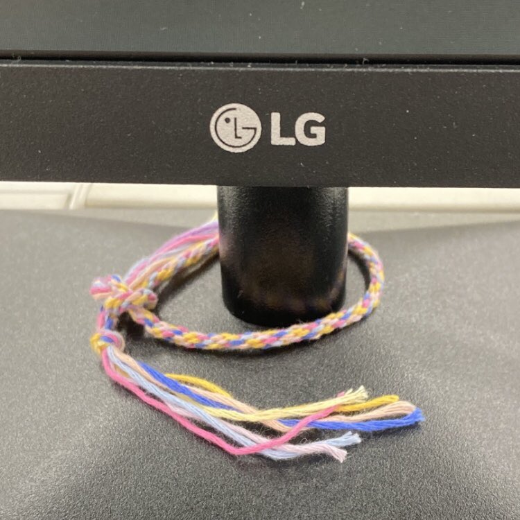 case_buy_case's tweet photo. 7/22,7/23開催のこどもフェスタで使用するダンボール組みひも機（仮）の紹介です。
ダンボール組みひも機で使う紐は1本に2色入っているので、組みひもを作るときに色の変化に注目して遊ぶと面白いです！😊

#協和ダンボール
#段ボール
#イベント
#こども
#岐阜県
#恵那市 https://t.co/aSAyJQ1XTh