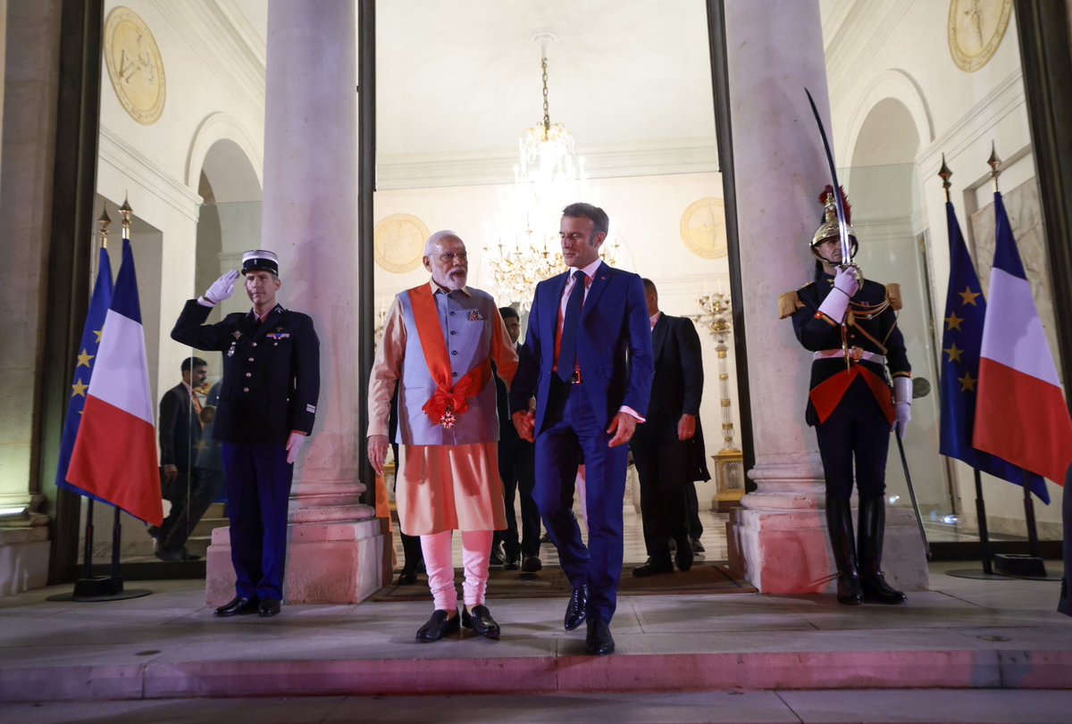 C'est avec beaucoup d'humilité que j'accepte la Grand-Croix de la Légion d'honneur. C'est un honneur pour les 1,4 milliard d'habitants de l'Inde. Je remercie le Président <a href="/EmmanuelMacron/">Emmanuel Macron</a>, le gouvernement et le peuple français, qui montre leur profonde affection envers l'Inde et