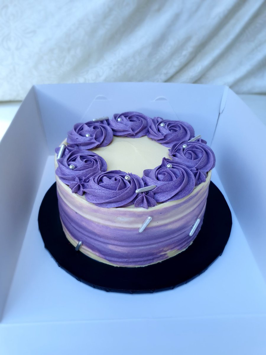 Damizcakes's tweet photo. Cakes on budget are available everyday of the week on pre-orders only 
Frame 1 - 6 inch single layered cake N8,000
Frame 2 - 6 inch single layered cake N7,500

For orders and bookings, Please call 0815 814 4873 or kindly send a DM. 
Location; Jos, Plateau state 
Please retweet https://t.co/GavjdWTD4n