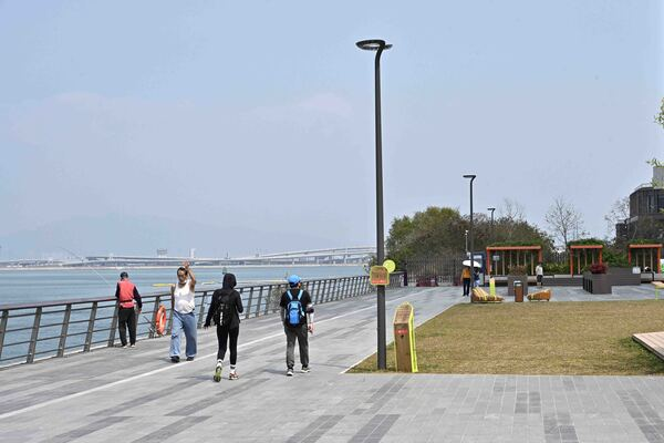 HKeye_'s tweet photo. A #WeekendBazaar with shopping and games booths, organized by the Food & Environmental Hygiene Department and local groups, will be held at Tung Chung East Promenade this weekend. https://t.co/zD3gsWRGIa
