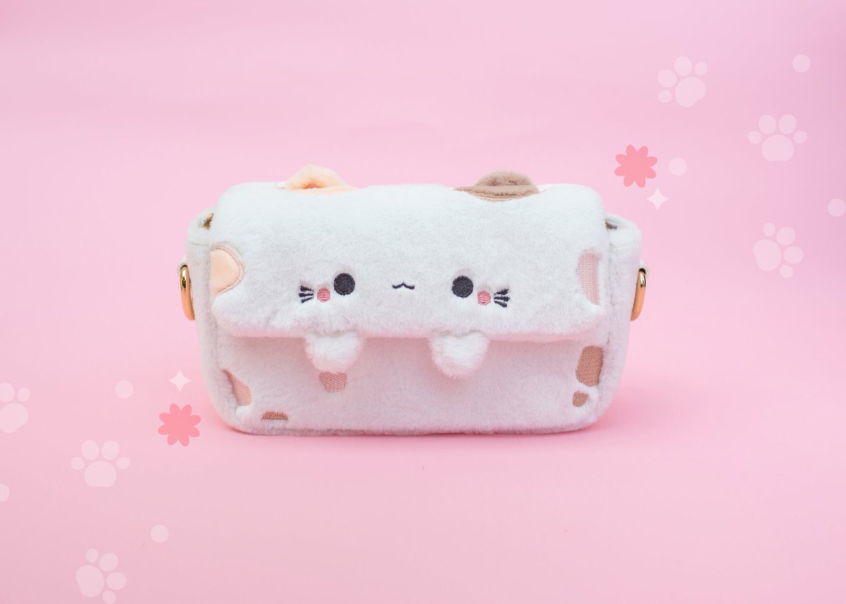 Fluffy bags are now up for preorder 🩷 Early Birds get a free pin with every bag! 🍓[RTs appreciated!]