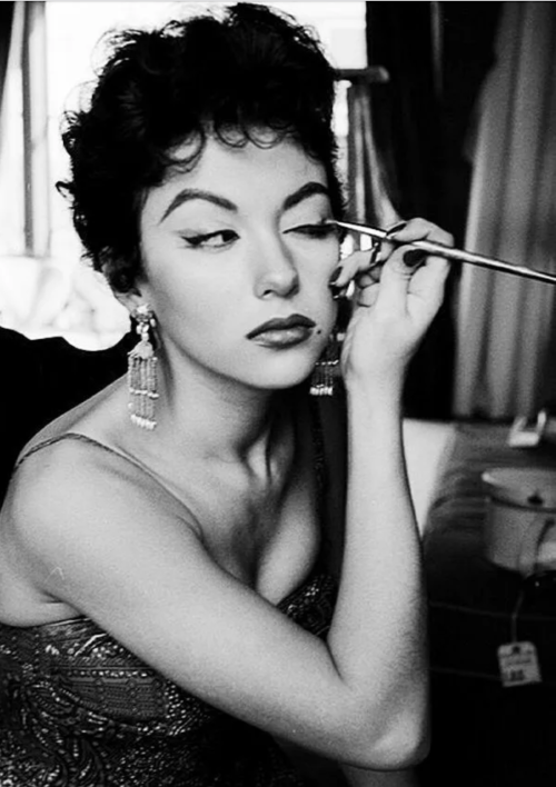 RT @JupiterSpurlock: Rita Moreno, 1954. Photo by Loomis Dean. https://t.co/57oQvhNIXr