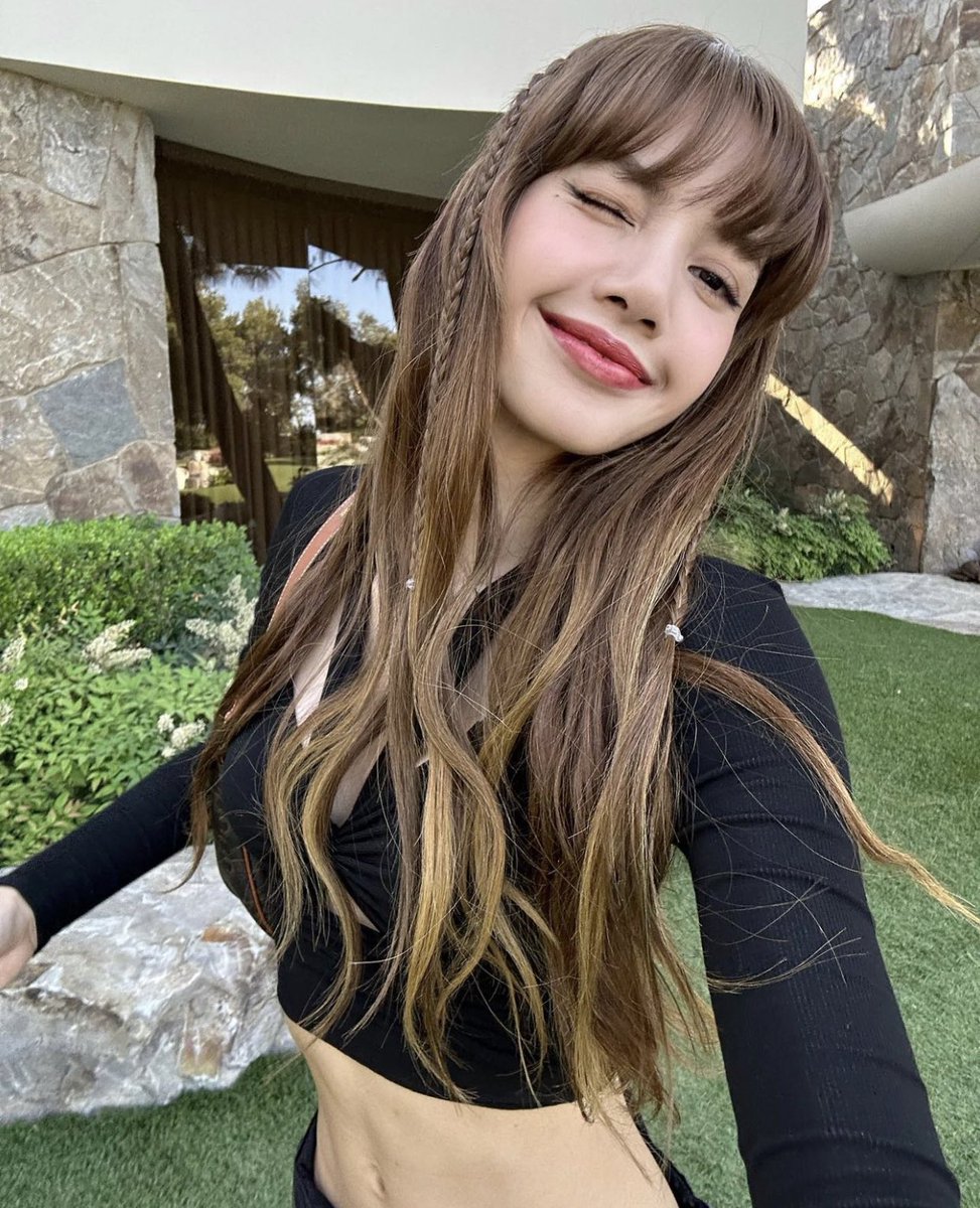 kristenwithak_'s tweet photo. a late night post of my lighter hair and highlights that i struggled to perfect for the summer🌻 #c9insta #lumifleets https://t.co/Ceu9VNxwK4