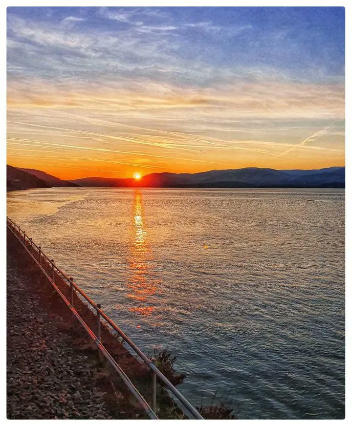 CambrianLine's tweet image. 🌅 🛤️ #SpectacularViews for #DaysOutByRail from @tfrwail conductor Lee Anthony Bell from inside the train on the #CambrianLine. Comment with your #scenicviews to showcase the beautiful #cambrianline. #scenicrailway #traintravel #trainjourney @scenicrailbrit