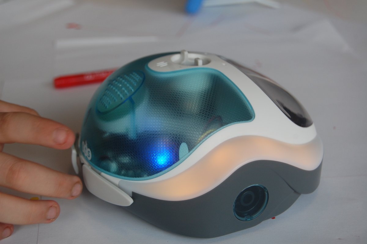 Eko_Pathways's tweet photo. Celebrating a day of fun, coding and robotics for children &amp; their parents!
It was exciting to see problem solving, collaborating and coding the amazing #Loti-bot #STEM
Thank you to all teachers, parents and @RMEducation for making this event possible. #collaborating to learn https://t.co/bkxpoYmO1k