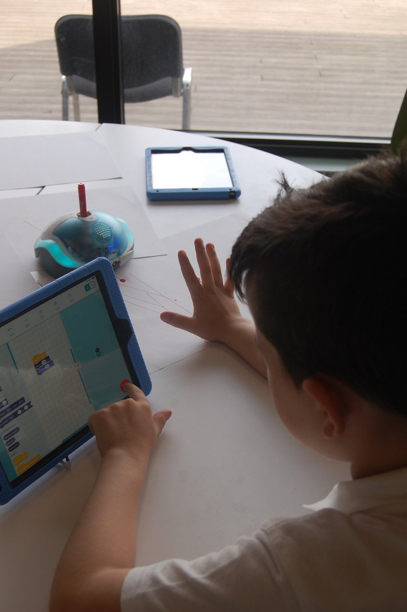 Celebrating a day of fun, coding and robotics for children &amp; their parents!
It was exciting to see problem solving, collaborating and coding the amazing #Loti-bot #STEM
Thank you to all teachers, parents and @RMEducation for making this event possible. #collaborating to learn