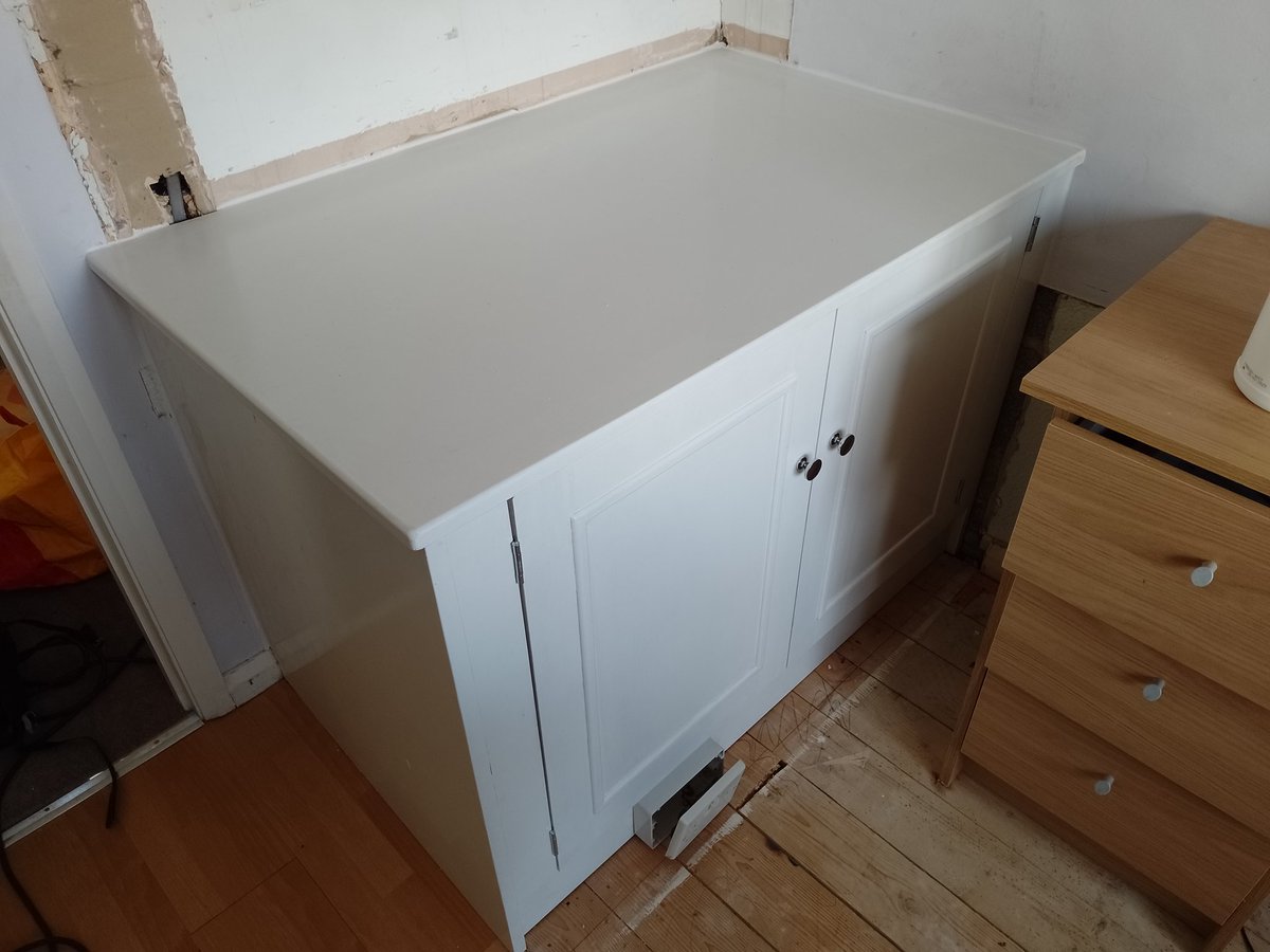 OllyPJ's tweet photo. My first of two boxing in jobs yesterday. Making a very usable and functional space of this corner in a home office (bedroom).
#carpenter #carpentry #boxingin #bespoke #bristol #bedminster https://t.co/Wpm08IvXxr