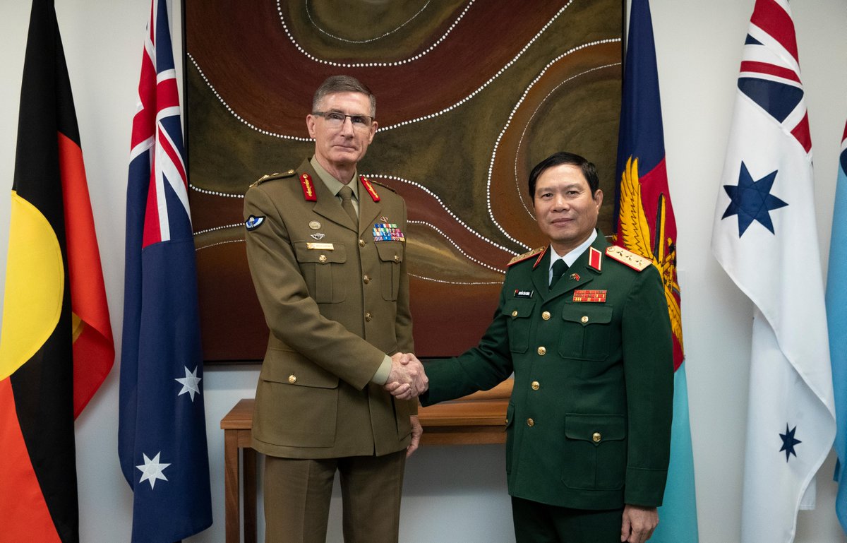 It was a pleasure to welcome &amp; meet with SRLTGEN Cương Vietnam People's Army Chief of the General Staff &amp; Vice-Minister for National Defence.
We discussed our shared commitment to a stable Indo-Pacific region &amp; the many opportunities to expand our strong defence relationship🇦🇺🇻🇳