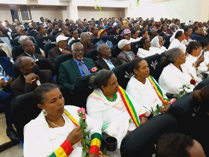BahirdarC's tweet photo. "አንድ ቃል ያስተማረህን እንደ አባትህ (ፈጣሪህ) አክብር" የሚለውን የመጻህፍ  ቃል መነሻ በማድረግ የባህርዳር ከተማ አስተዳደር ትምህርት መምሪያ ዓመታዊ የመምህራን ቀንን በልዩ ድምቀት እያከበ�� ነው። https://t.co/jzLifw7bri