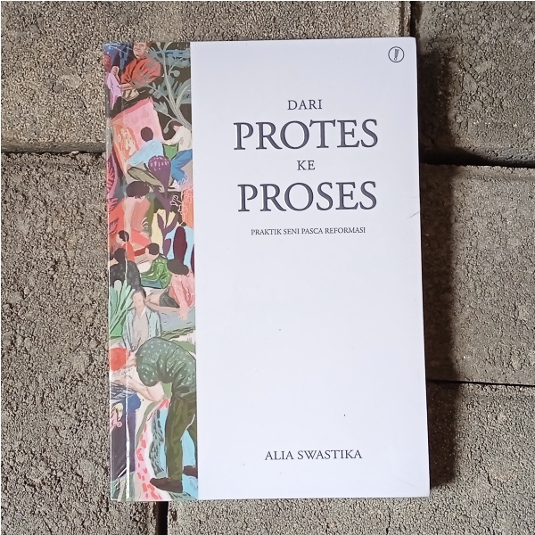 "... hampir semua teks dalam buku ini merupakan pembacaan terhadap praktik seni  yang dipengaruhi oleh perubahan visi estetika pasca 1998."

DARI PROTES KE PROSES; Praktik Seni Pasca Reformasi - Alia Swastika, Rp100.000. Pesan via tokopedia.com/kineruku/dari-…