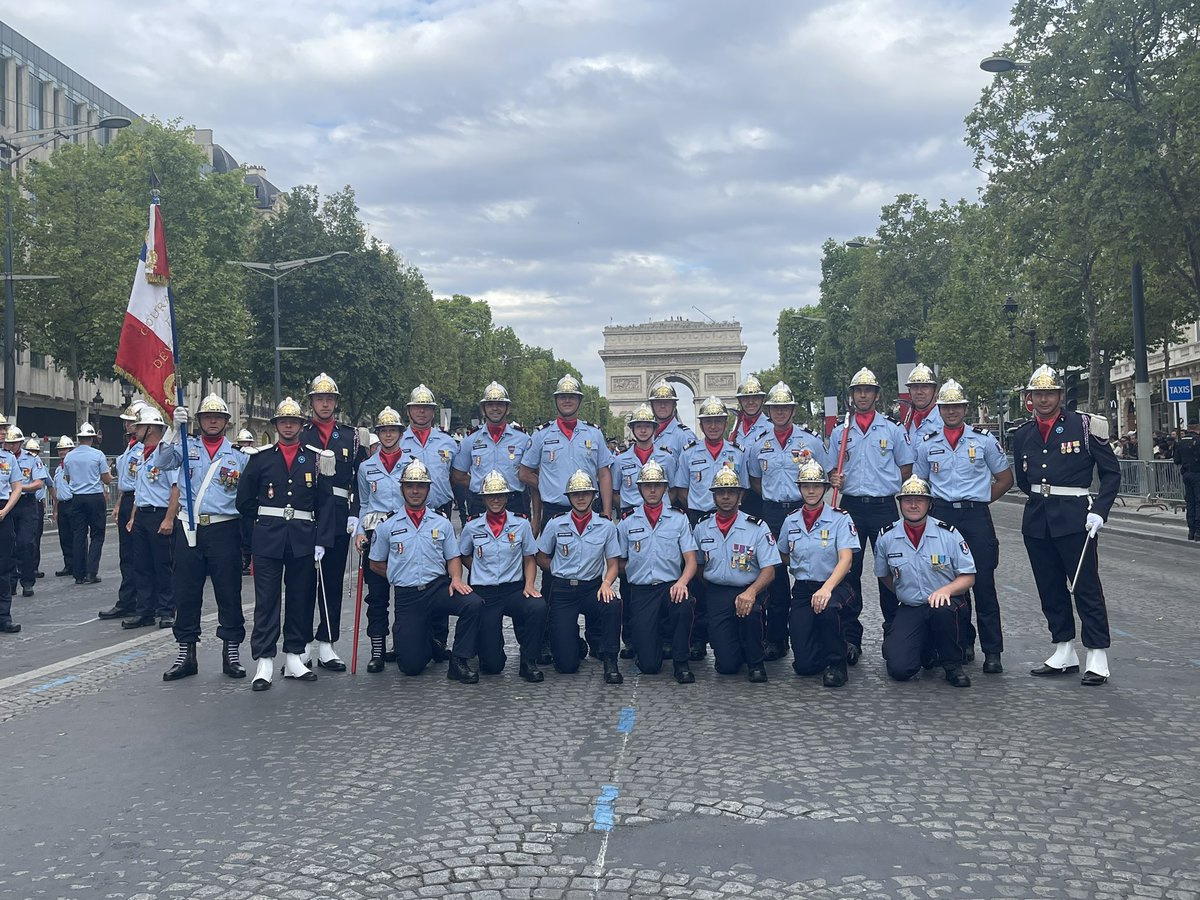 Sdis_95's tweet photo. #14Juillet | Joyeuse Fête Nationale à tous ! 

Nos sapeurs-pompiers sont prêts sur les Champs-Elysées ❤️🚒🇫🇷 https://t.co/p3WeVK4dAF