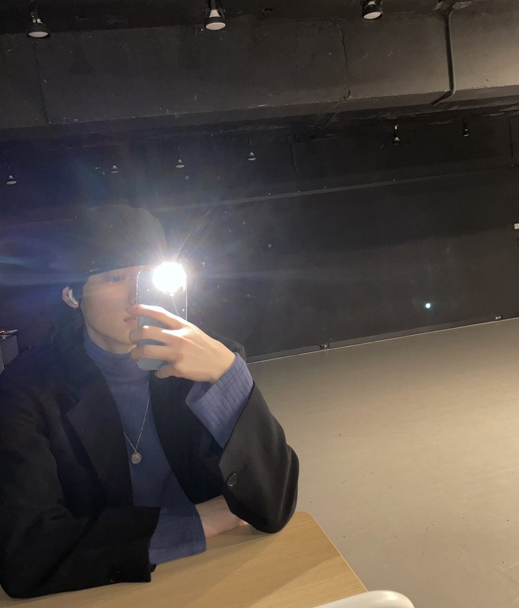 hoonhourr's tweet photo. sunghoon's mirror selcas; a thread https://t.co/6HyGfs3jyz