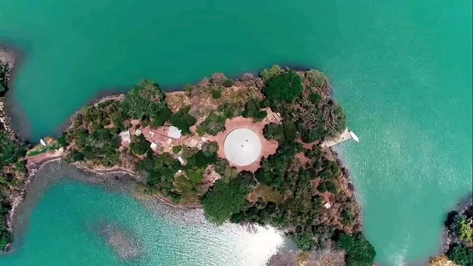 dessalegnmanaye's tweet photo. #Ethiopia
#VisitLakeTanamonasteries 
#ናርጋ_ሥላሴ_ገዳም  ጣና ሀይቅ ካሉት ደሴቶች ትልቁ በሆነው የደቅ ደሴት ላይ የሚገኝ ገዳም ነው፡፡ የደቅ ደሴት ከባሕር ዳር ከተማ ሰሜናዊ 37 ኪ.ሜ ርቀት ላይ የሚገኘው ሲሆን በጀልባ ከ3-4 ሰዓት ያስኬዳል፡

©Naky hotel https://t.co/I1MHXEOSkV