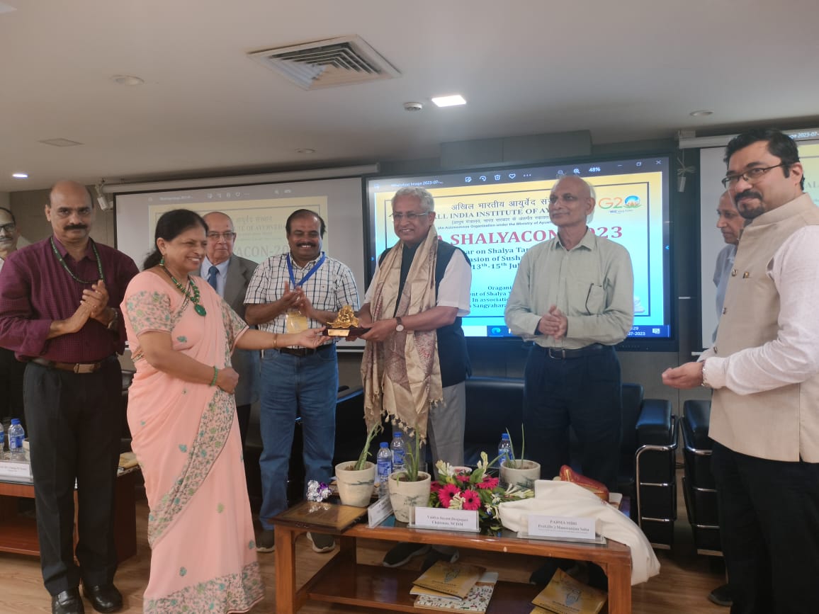 AIIA_NDelhi's tweet photo. #AIIA  inaugurated #Shalyacon2023, continuing its annual tradition of organising this event. The purpose of Shalyacon is to express sincere #gratitude to #SushrutaAcharya, revered as the #FatherofSurgery. #AYUSH #Ayurveda https://t.co/JTz3H0cMa6