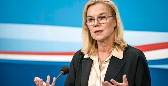 #column op #terugvolgvrijdag

Voor al die mensen die zich zo ergeren aan het feit dat het een schande is dat Kaag ons land en de politiek moet verlaten.

Stel je eens het volgende voor. Laat het daarna gaan, doe een retweet van deze tweet omdat ook dit weer een zeer scherpe