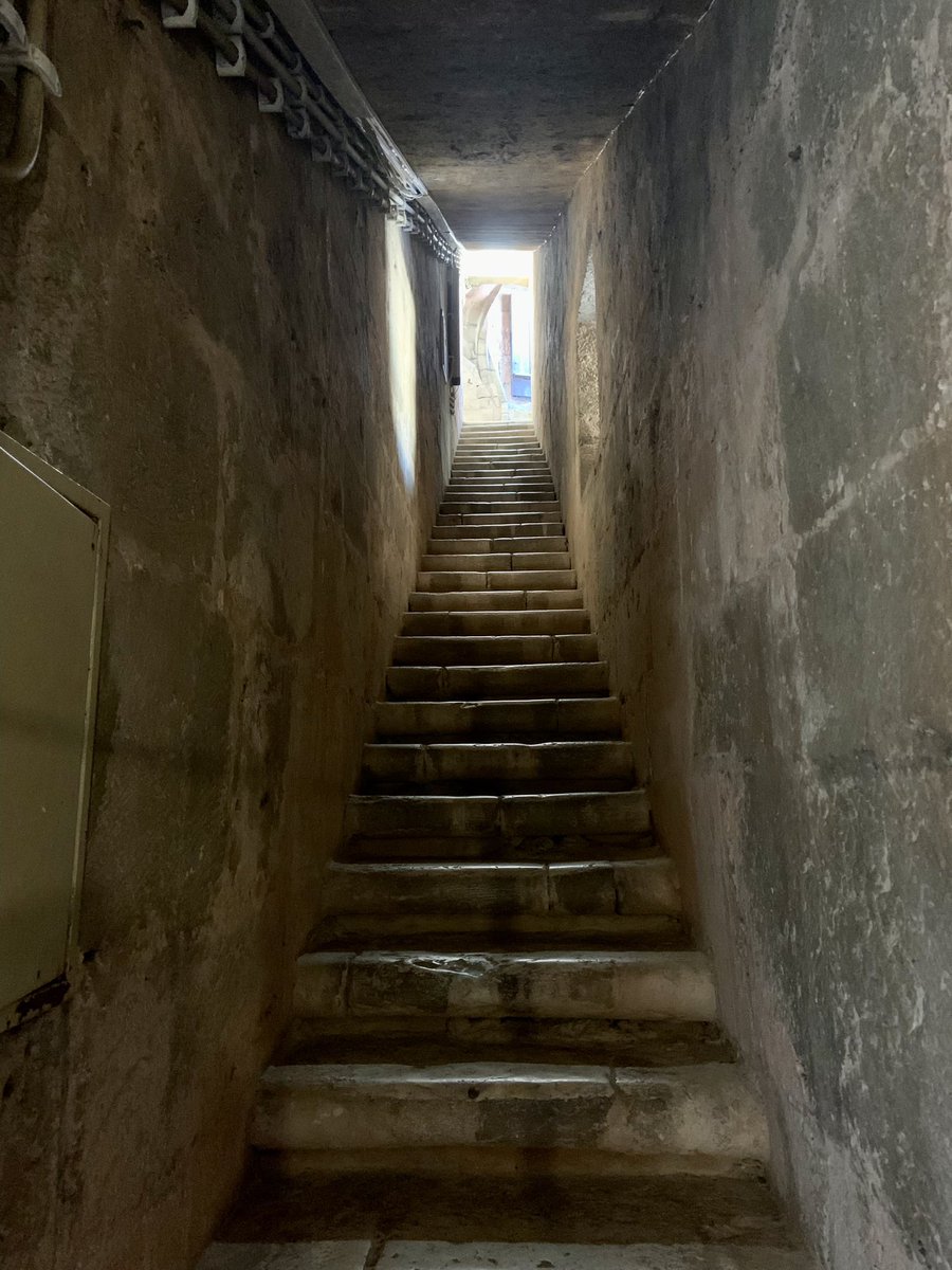 brm90's tweet photo. Which way do you go? #JeronimosMonastery #Lisboa #Lisbon @InsightVacation #insightmemories #travel https://t.co/ERRbgKDdu0