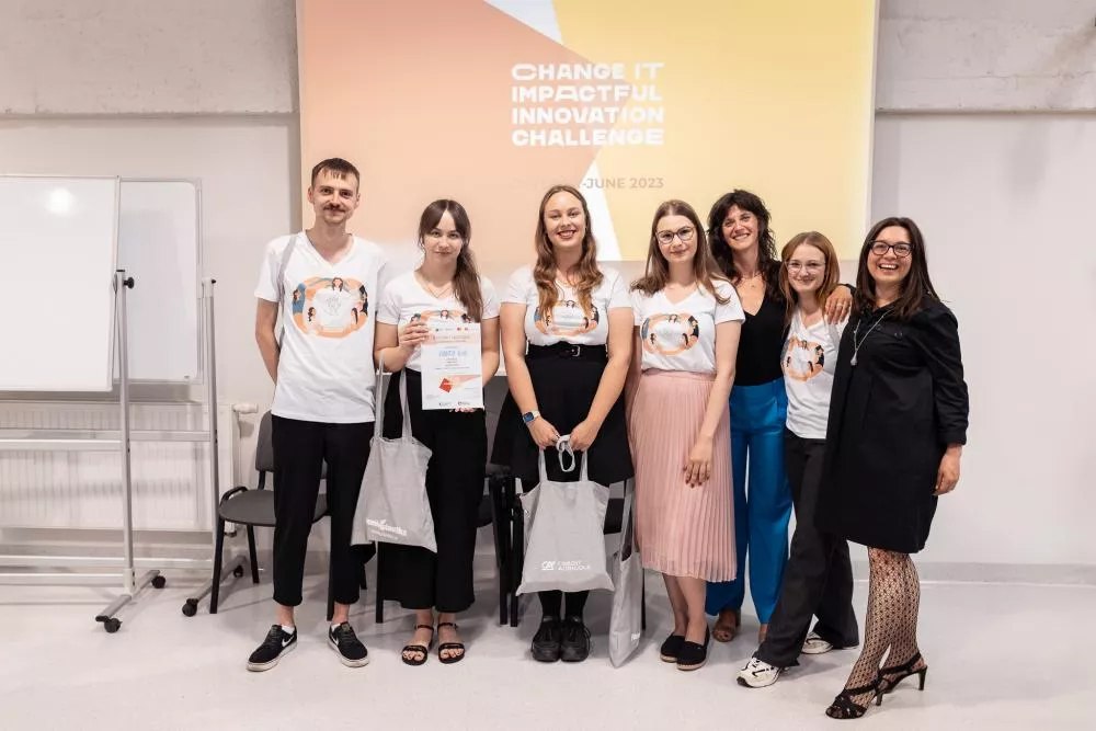 SWPSUniversity's tweet photo. Rękawica Handy Hug, aplikacja WHERELY i Waste share to trzy projekty nagrodzone w programie „CHANGE IT” na pomysły rozwiązań istotnych problemów społecznych. Gratulujemy!

Więcej informacji: https://t.co/t1LbtNXQjp

Fot. Michał Bocian https://t.co/MkwV4OccHy
