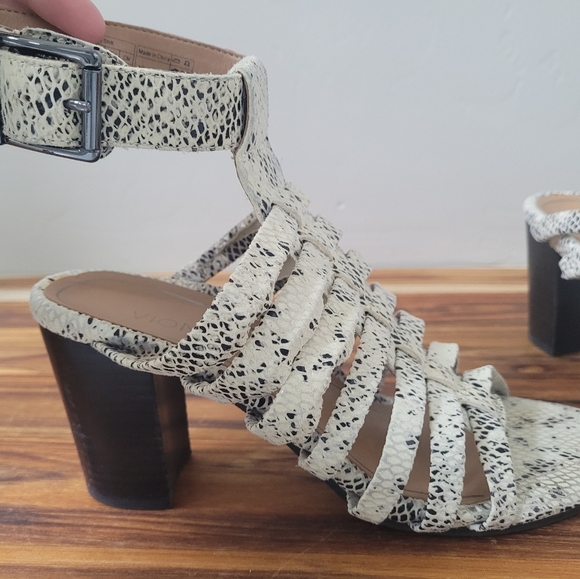 rusticinlubbock's tweet photo. So good I had to share! Check out all the items I'm loving on @Poshmarkapp #poshmark #fashion #style #shopmycloset #vionic #nike: https://t.co/N1BEBa9lto https://t.co/kyW3aToPKZ