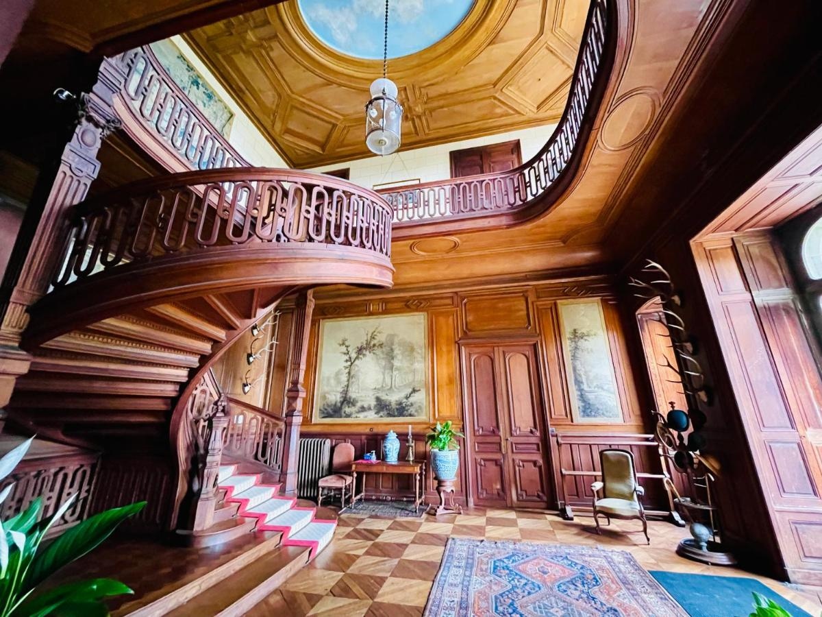 🔵⚪🔴 Bonne fête nationale 🔵⚪🔴

🏰 Et pourquoi ne pas fêter ce jour au cœur du patrimoine français ? Au Château de La Jumellière ! 

🛎 alma-heritage.com/domaine-histor… 

#almaheritage #patrimoine #fêtenationale 
⁠