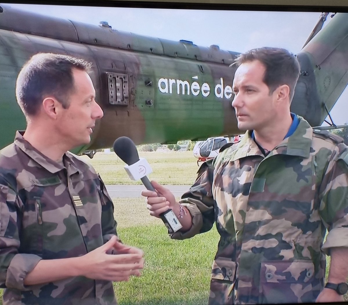 MaitreZemky's tweet photo. Pour faire des économies, @Thom_astro s'interview lui-même. https://t.co/DwChAG3lzv