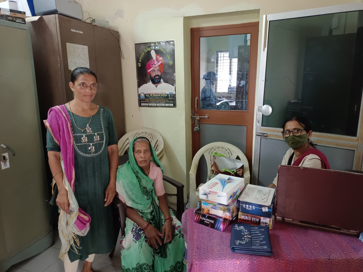 જેતપુર તાલુકા ના પીઠડીયા ગામ ખાતે સરપંચશ્રી સુરેશભાઇ ગોંડલિયા ની આગેવાની માં ગ્રામ પંચાયત ખાતે આંખ નિદાન કેમ્પ નું આયોજન કરવામાં આવ્યું ...