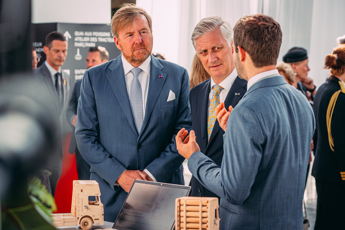 H2Haul (@h2haul) on Twitter photo 👑🚛During #ClimateTechForum, organised by <a href="/NLinBE/">Nederlandse ambassade in België</a>, 🇳🇱King Willem-Alexander & 🇧🇪King Philippe visited the innovation market where BE-NL cooperation projects were presented.
We're excited that our project #H2Haul was there too to showcase its contribution to #cleanmobility! 👑🚛During #ClimateTechForum, organised by <a href="/NLinBE/">Nederlandse ambassade in België</a>, 🇳🇱King Willem-Alexander & 🇧🇪King Philippe visited the innovation market where BE-NL cooperation projects were presented.
We're excited that our project #H2Haul was there too to showcase its contribution to #cleanmobility!