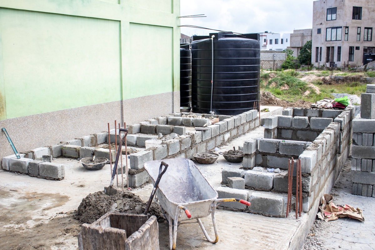 Milts25's tweet image. ⁦@futurestars15⁩ not only funds the children’s books, uniforms, food, transport and education. We now fund building projects including these toilets at the Future Leaders School. Charity work never stops #priorities #funding #localcontractors #givingback