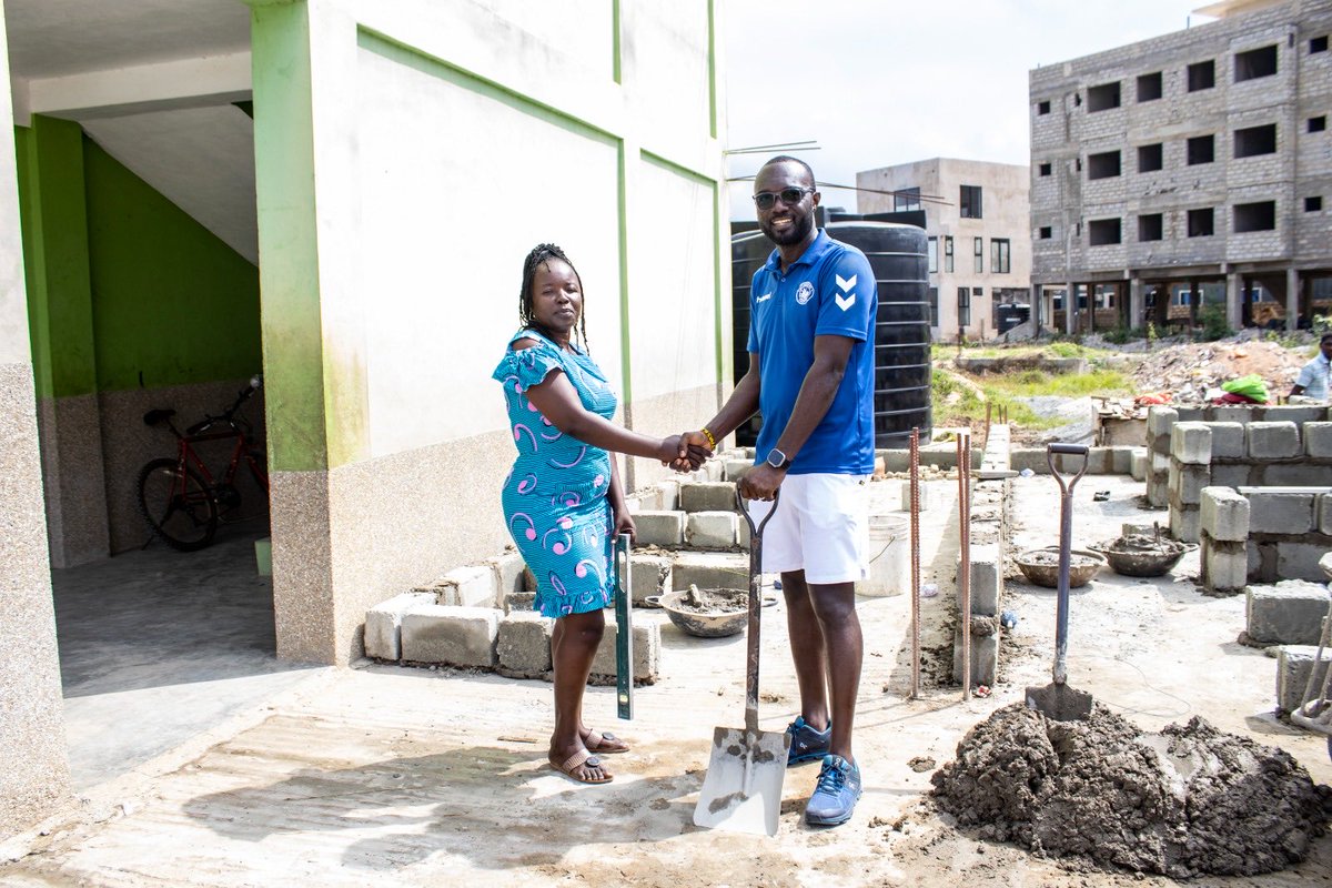 Milts25's tweet image. ⁦@futurestars15⁩ not only funds the children’s books, uniforms, food, transport and education. We now fund building projects including these toilets at the Future Leaders School. Charity work never stops #priorities #funding #localcontractors #givingback