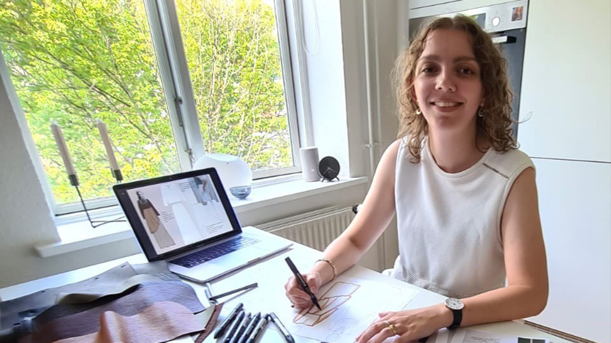 Zelfs vanuit🇩🇰 wordt er hard gewerkt om het #Draaksteken tot een succes te maken!🐲Modeontwerpster Jessy Pelzer kreeg de taak om het plebs te kleden en na 2⃣ jaar is het bijna tijd om de creaties van de spelers te aanschouwen. Van tekeningen tot theater!
🗣️draaksteken.nl/blog/2023/07/1…