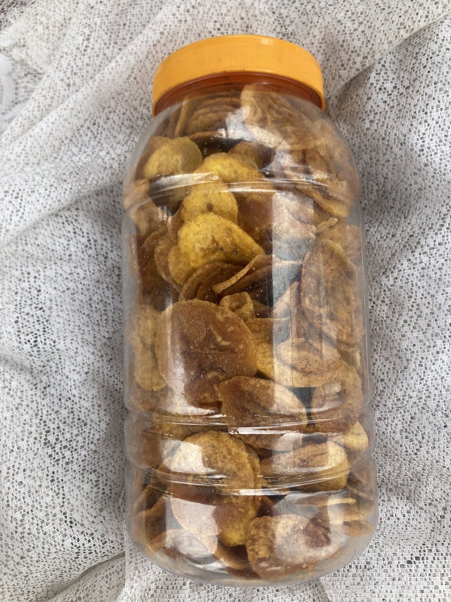 BigJoeBooks's tweet image. Sat down yesterday &amp;amp; ate a full bottle of plantain chips. 

I wondered to myself, “how much these people outside are missing”

“For my mind inside, I hack new market”🤣

Quickly messaged somebody there &amp;amp; my dreams shattered like Ghana’s economy. 

But I saw a new opportunity😅