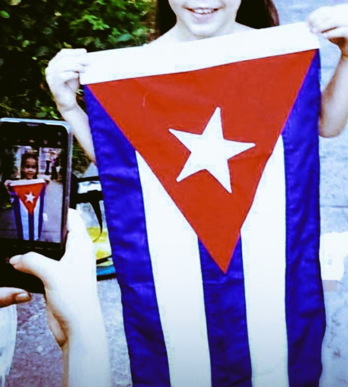 🔁"Cuba 🇨🇺 no teme a la mentira, ni se arrodilla ante presiones, condicionamientos o imposiciones, vengan de donde vengan. Se defiende con la verdad, que siempre, más temprano que tarde, termina por imponerse"
Así lo dice Raúl, el mambí de todos los tiempos! 
#ConTodosLaVictoria