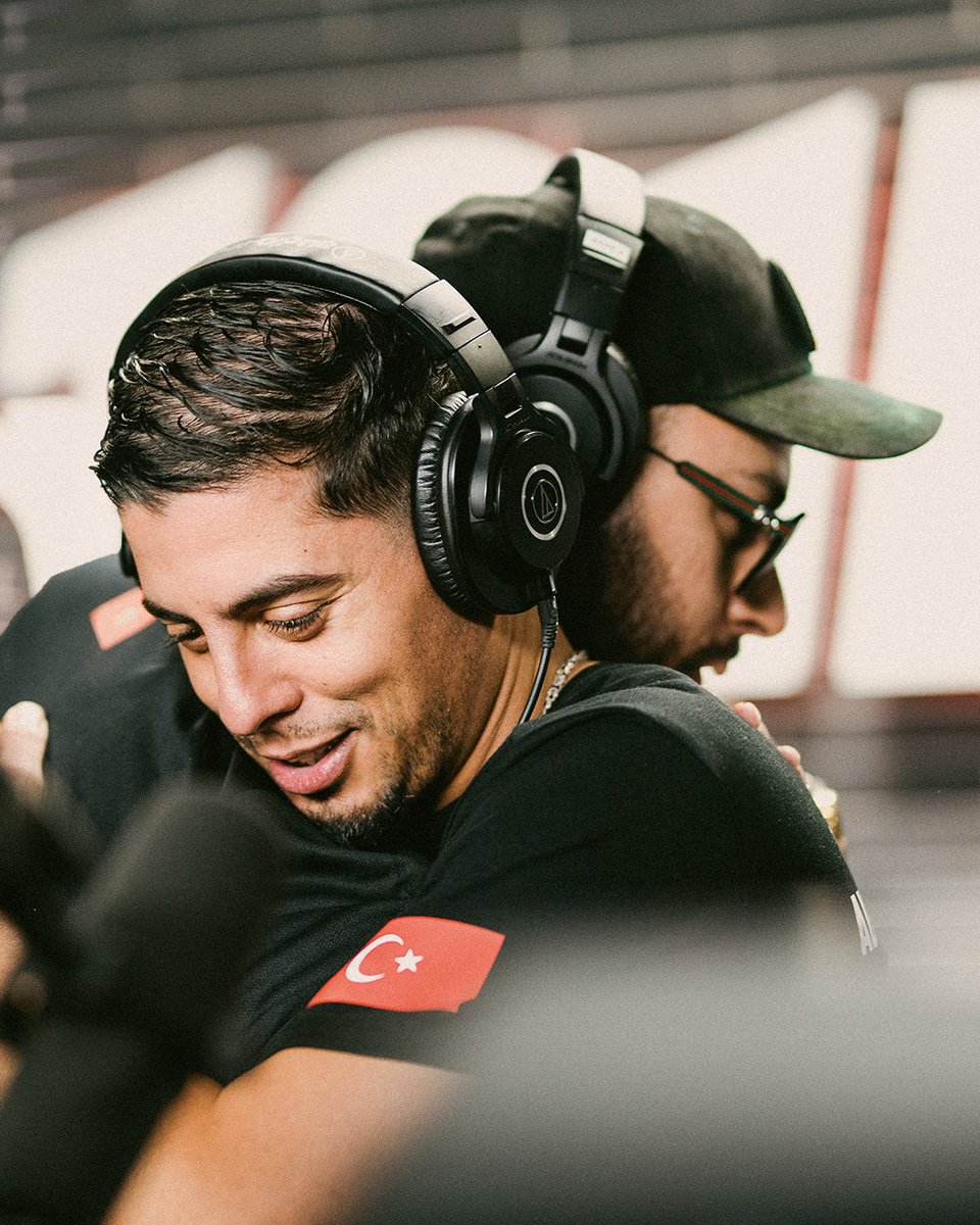 101barz's tweet photo. VRIJDAG 14:00: Deze is voor de strijders! Je zag @AliSsamid  al langskomen in de sessie van DinDin, maar nu is hij terug voor zijn eigen Zomersessie, en hij heeft wat verassingen mee genomen.. 🇲🇦🔥 https://t.co/zODFmJWj6j