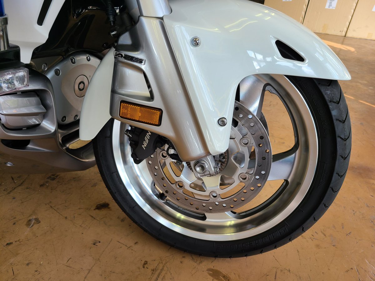 WG_VVERV's tweet photo. ホンダゴールドウィングのコーティング施工させて頂きました。

ピカピカしてます。

#ゴールドウィング #goldwing #gl1800 #sc68 #ガラスコート #バイクコーティング #バイク洗車 #バイク好き https://t.co/ks2pzVZkRL