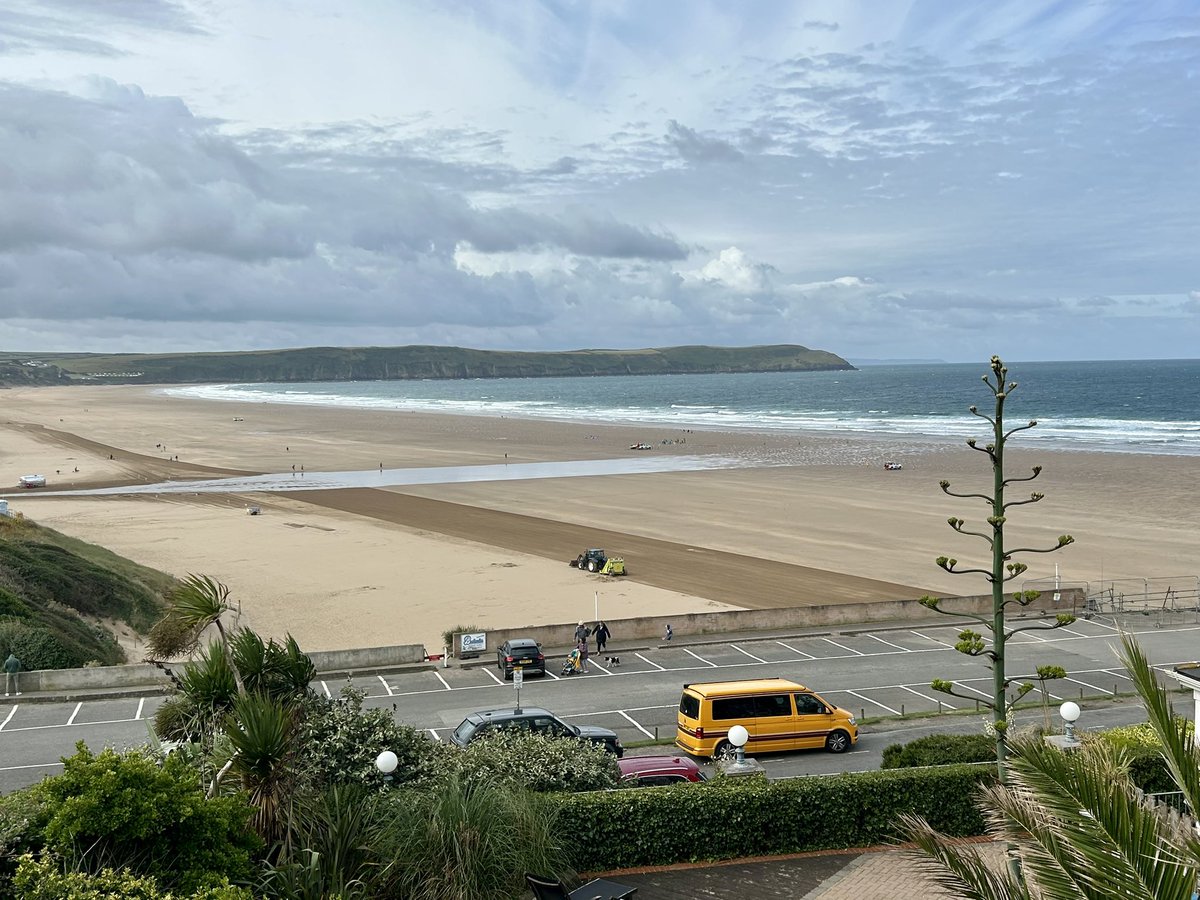 trev_toes's tweet photo. A fresher feel this morning with waves of sorts 💨 #woolacombe #combesgate https://t.co/egSXKU8Bgp