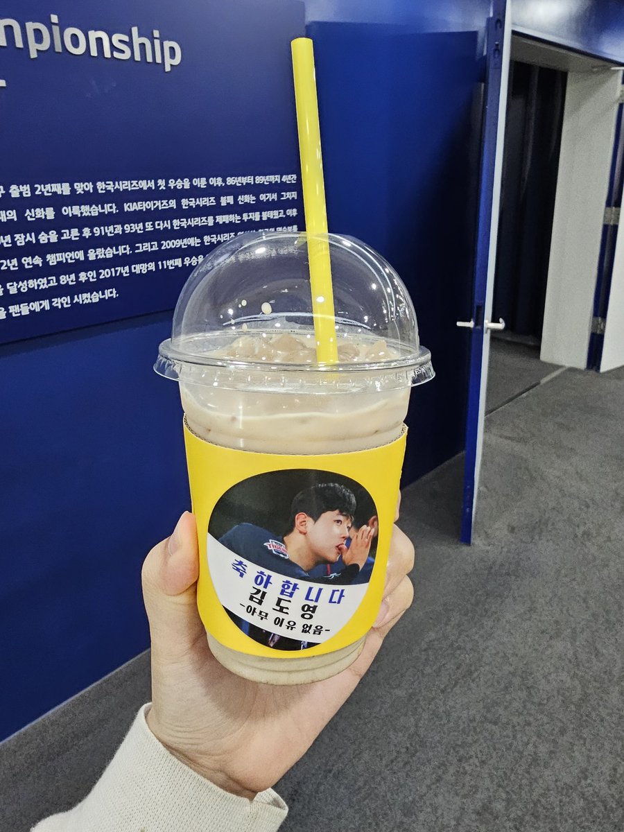 autumnbb11's tweet photo. 축하합니다 김도영
-아무 이유 없음-

*미처 팬분들을 가리지 못한 제 불찰로 다시 올립니다. 죄송합니다 https://t.co/PnVDCUuFkd