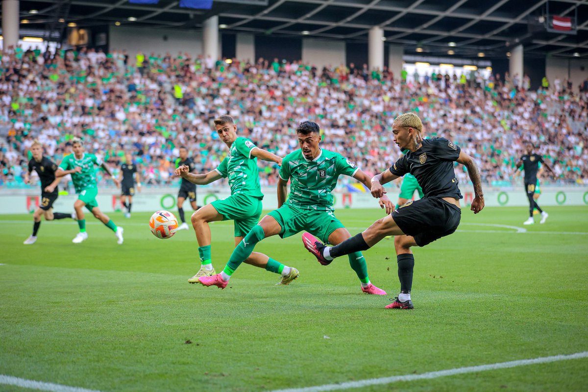 valmierafc's tweet photo. 📷📷📷 Fotoreportāža no UEFA Čempionu Līgas kvalifikācijas 1. kārtas spēles pret Ļubļanas "Olimpija" (1:2) Stožices stadionā.
#OLIVAL #UCL #ValmieraFC #StāvPāriVisamValmiera ⚫⚽️🟢 https://t.co/jMFvur40rN