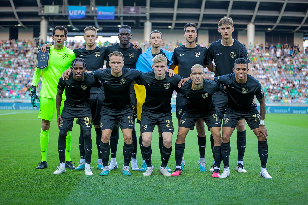 valmierafc's tweet photo. 📷📷📷 Fotoreportāža no UEFA Čempionu Līgas kvalifikācijas 1. kārtas spēles pret Ļubļanas "Olimpija" (1:2) Stožices stadionā.
#OLIVAL #UCL #ValmieraFC #StāvPāriVisamValmiera ⚫⚽️🟢 https://t.co/jMFvur40rN