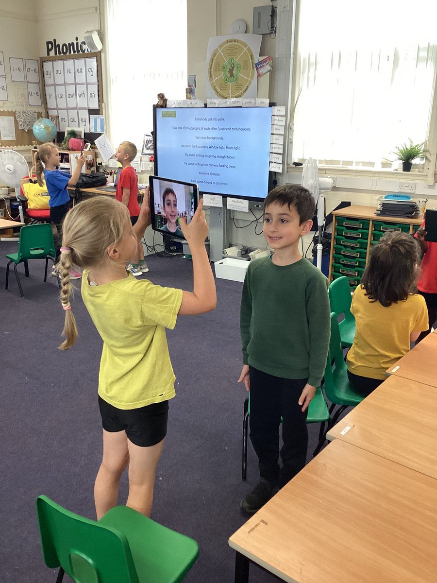 Year1Markeaton's tweet image. We enjoyed our STEM workshop yesterday, we learnt how to take selfies #mpsstem #mpsscience #mpscomputing