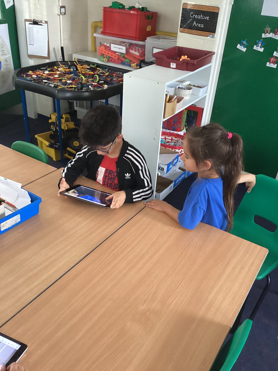 Year1Markeaton's tweet image. We enjoyed our STEM workshop yesterday, we learnt how to take selfies #mpsstem #mpsscience #mpscomputing