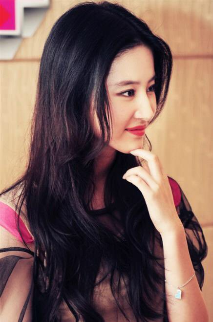 lucy82500's tweet photo. The Tale of Rose blossoms soon| 劉亦菲玫瑰故事綻放🌹 #LiuYifei #liuyifei #Mulan #TheRoseTale #玫瑰故事 #花木蘭 #劉亦菲 #刘亦菲 #寶格麗 #Bvlgari #Bulgari #黃亦玫 #thetaleofrose #TheTaleofRose #刘亦菲黄亦玫 #劉亦菲黃亦玫 #劉亦菲玫瑰故事 @yifei_cc #yifei_cc https://t.co/fTGx1oauzq