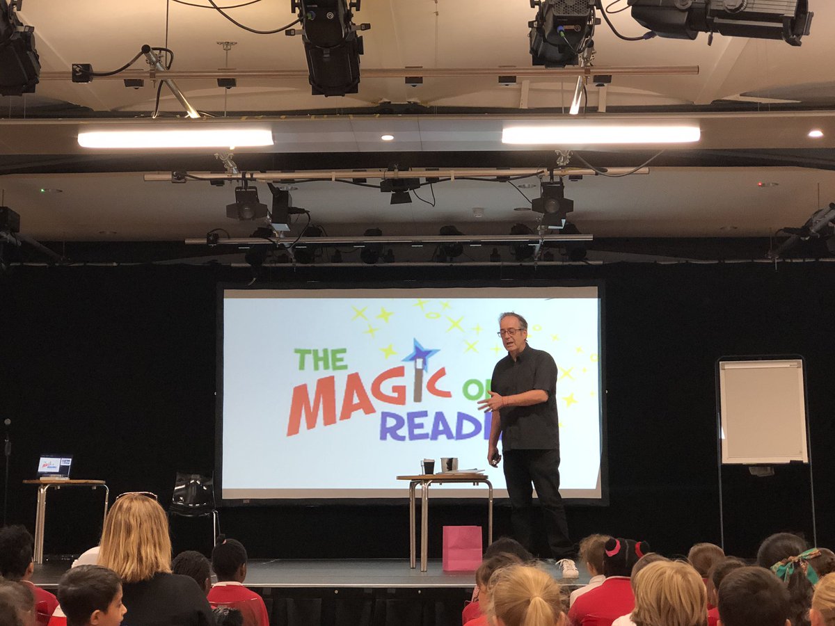 AllyP1967's tweet photo. Great to be at the @Literacy_Trust’s #YoungReadersProgramme celebration @mbro_townhall with this fabulous @rosswelford sharing the magic of reading thanks to @WHSmith - Pupils from @AyresomePrimary @newhambridge @BGroveSchool and @parkendprimary #BoroReads 📚❤️📚 https://t.co/g2HK7wOvGJ
