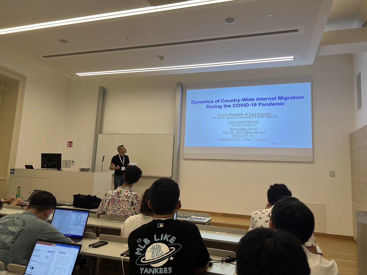 ronaldomenezes's tweet photo. @leoferres starting his talk now! #NetSci23 https://t.co/Hlex8iRv1I