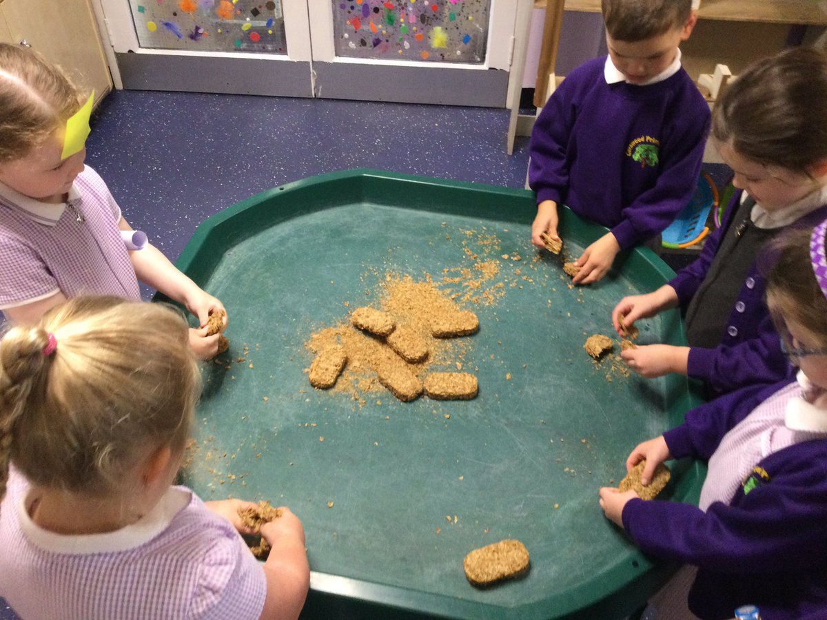 GarswoodNursery's tweet photo. On Monday we strengthened our hands by crumbling different cereal, we then used this to scoop and fill different containers. #buildinghandstrength #readytowrite https://t.co/wuoE4SQPrS