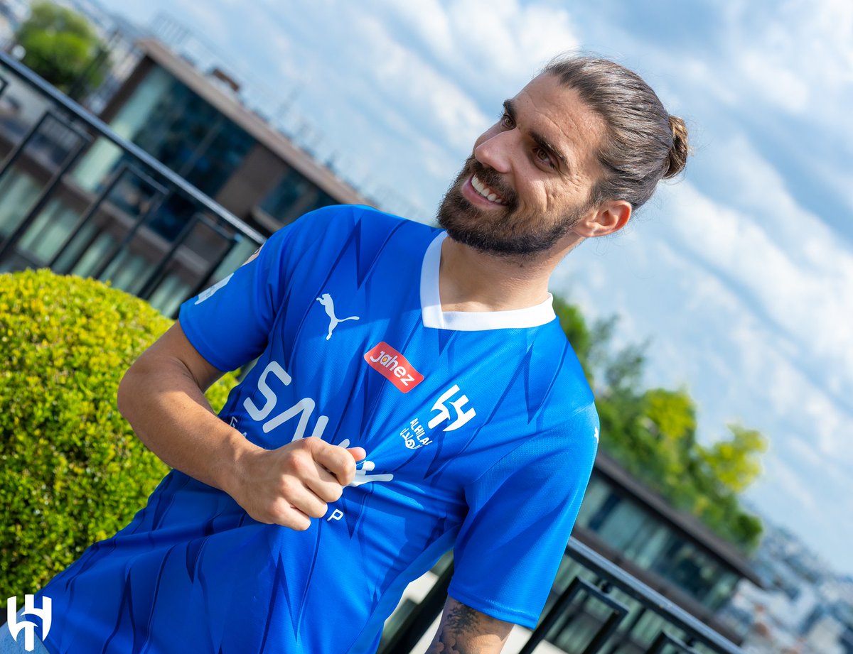 LEADER1727's tweet image. #الهلال
#Bluse

البلوز غير الموسم هذا...
الله يوفقهم...