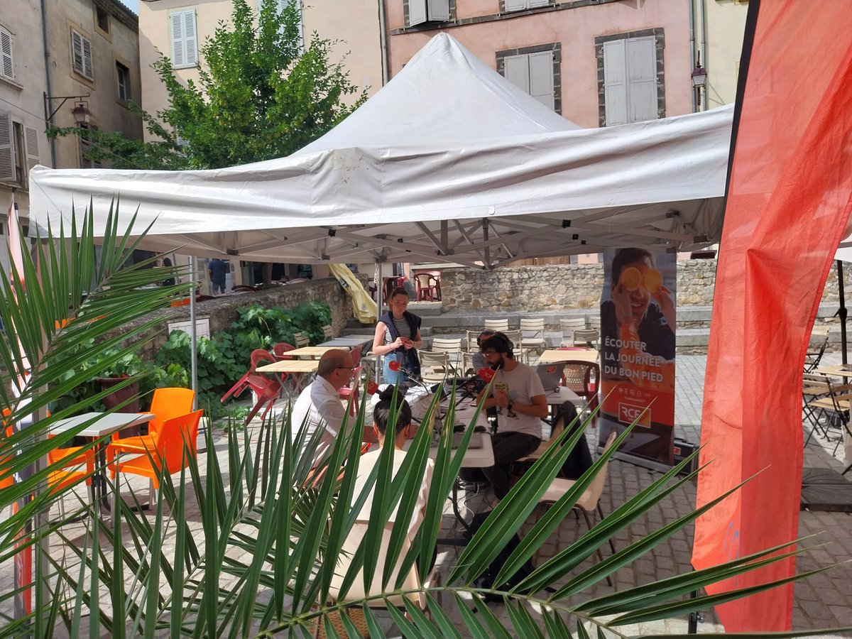RCF puy-de-dôme (@rcfpuydedome) on Twitter photo RCF #Auvergne Tour, 4e étape ce mercredi en direct de la place St-Julien à #Brioude #HauteLoire de 11h à 12h30 avec <a href="/ObadiaMartin/">Martin Obadia</a> ! RCF #Auvergne Tour, 4e étape ce mercredi en direct de la place St-Julien à #Brioude #HauteLoire de 11h à 12h30 avec <a href="/ObadiaMartin/">Martin Obadia</a> !